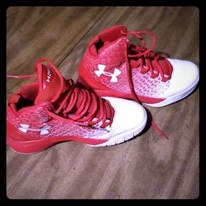 Under Armour Size 5Y shoes